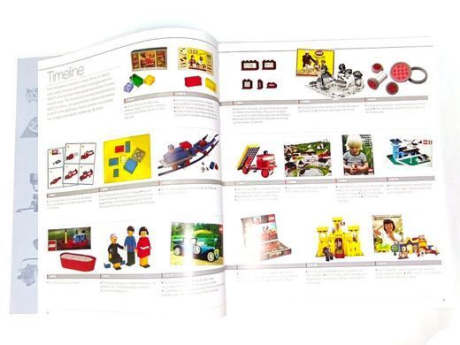 Книга "LEGO Great Sets. A Visual History" by Daniel Lipkowitz, із ексклюзивним міні-набором&nbsp;Space Cruiser