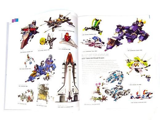Книга "LEGO Great Sets. A Visual History" by Daniel Lipkowitz, із ексклюзивним міні-набором&nbsp;Space Cruiser
