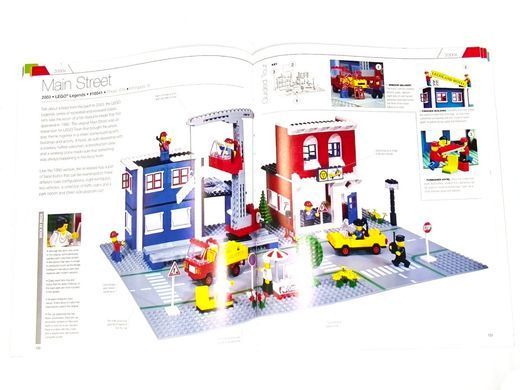 Книга "LEGO Great Sets. A Visual History" by Daniel Lipkowitz, із ексклюзивним міні-набором&nbsp;Space Cruiser