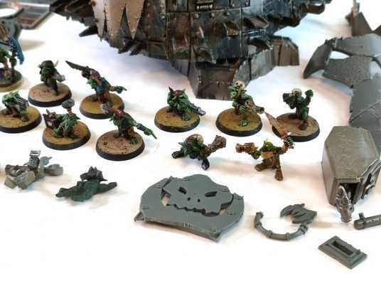 Ork Stompa с фигурками гретчинов - готовая окрашенная миниатюра