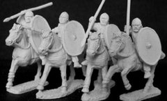 Gripping Beast Miniatures - Unarmoured, helmets (4) - GRB-LRC7