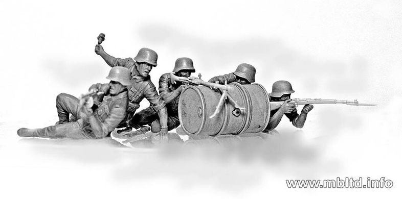 1/35 Германская пехота обороняющаяся, набор 1, восточный фронт ВМВ (4 фигуры) (Master Box 35102)