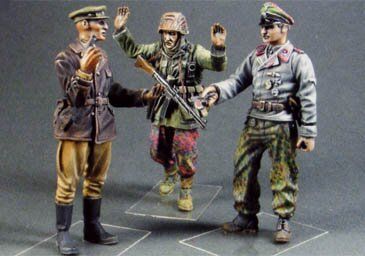 1/35 Німецькі солдати капітулюють, набір №3, 1944-45 роки, 3 фігури, збірні смоляні