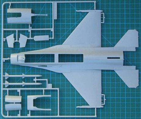 1/48 F-16A Block 10 "323 Squadron Diana" (MisterCraft G-21) сборная модель