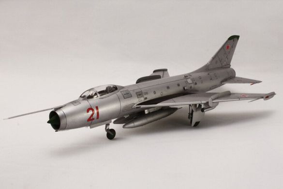 1/72 Сухой Су-7 советский истребитель-бомбардировщик (ModelSvit 72007) сборная модель