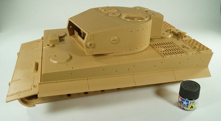 1/16 Pz.Kpfw.VI Tiger I німецький важкий танк (HobbyBoss 82601), збірна модель