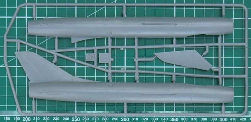 1/72 Сухой Су-7 советский истребитель-бомбардировщик (ModelSvit 72007) сборная модель