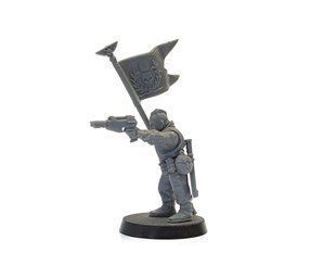 Catachan Jungle Fighter with Laspistol and Banner, миниатюра Warhammer 40.000, пластиковая (Games Workshop)