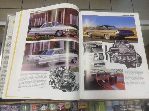 Книга "Cars of the Sizzling '60s" by the auto editors of consumer guide (на английском языке)