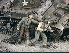 1:35 Check It Out US WWII (2 figures)