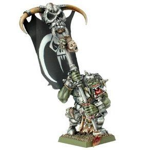 DragonRune Miniatures - Bodyguard Standard Bearer - DRGNRN-DR-108