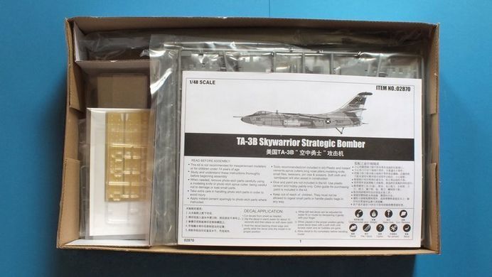 1/48 TA-3B Skywarrior американский стратегический бомбардировщик (Trumpeter 02870) сборная модель