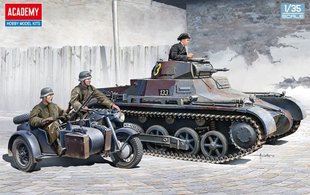 1/35 Танк Pz.Kpfw.I Ausf.B та мотоцикл Zundapp KS750 з фігурами (Academy 13556), збірні моделі