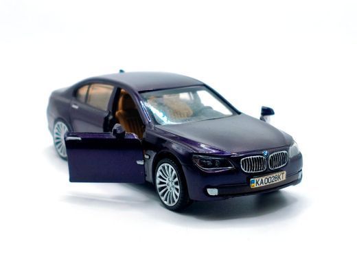 1/43 Автомобіль BMW 740.L (F01) на українських номерах (Автопром), готова металева модель