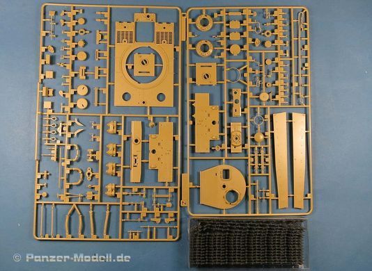 1/35 Pz.Kpfw.VI Ausf.E Tiger I позднего типа + инструмент для нанесения циммерита (Rye Field Model RFM RM-5015) сборная модель