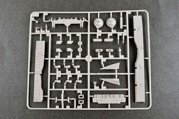 1/35 Радянський танк Об'єкт 172 Т-72 Урал (Trumpeter 09601), збірна модель