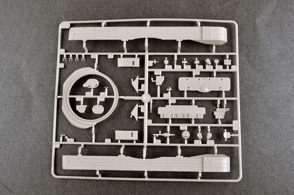 1/35 Радянський танк Об'єкт 172 Т-72 Урал (Trumpeter 09601), збірна модель