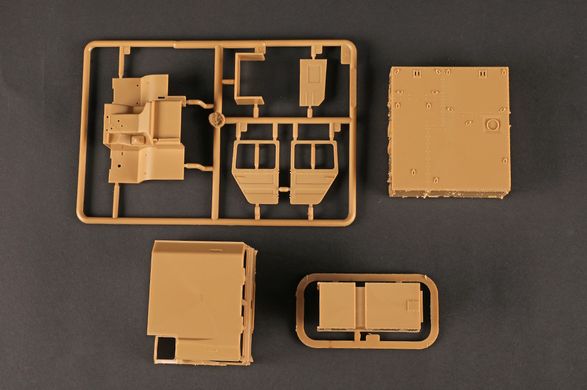 1/35 Тягач MAN KAT1 M1014 з пусковою установкою M2042A1 GLCM TEL для крилатих ракет BGM-109G (I Love Kit 63528), збірна модель