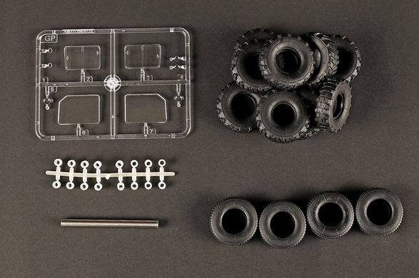 1/35 Тягач MAN KAT1 M1014 с пусковой установкой M2042A1 GLCM TEL для крылатых ракет BGM-109G (I Love Kit 63528), сборная модель