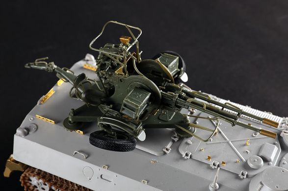 1/35 Тягач МТ-ЛБ із зенітною гарматою ЗУ-23-2 (Trumpeter 09618), збірна модель