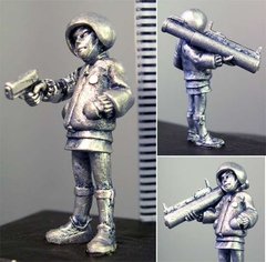 HassleFree Miniatures - Amoy (b) female youth with rocket launcher - HF-HFA024
