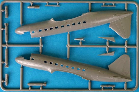 1/144 Ильюшин Ил-12Д/Т транспортный самолет (Amodel 1444) сборная модель