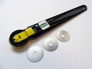 Инструмент для имитации клепки + 4 диска с разным шагом заклепок (Revell 39076 Rivet Maker)
