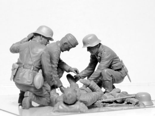 1/35 Германский военный медицинский персонал Второй мировой, 4 фигуры и аксессуары (ICM 35620), сборные пластиковые