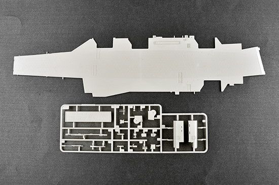 1/700 USS Kitty Hawk CV-63 американский авианосец (Trumpeter 06714), сборная модель