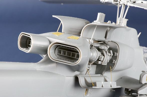 1/35 AH-1W Super Cobra (Turned Exhaust) американський гелікоптер&nbsp;(Trumpeter 05117), збірна модель